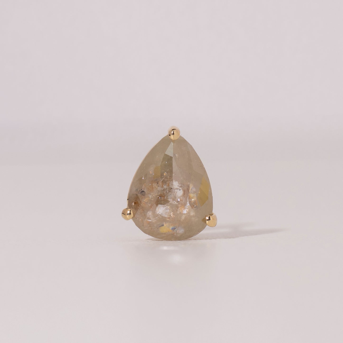 ナチュラルダイヤモンド ピアス K18YG ペアシェイプ 0.62ct (Eps062)