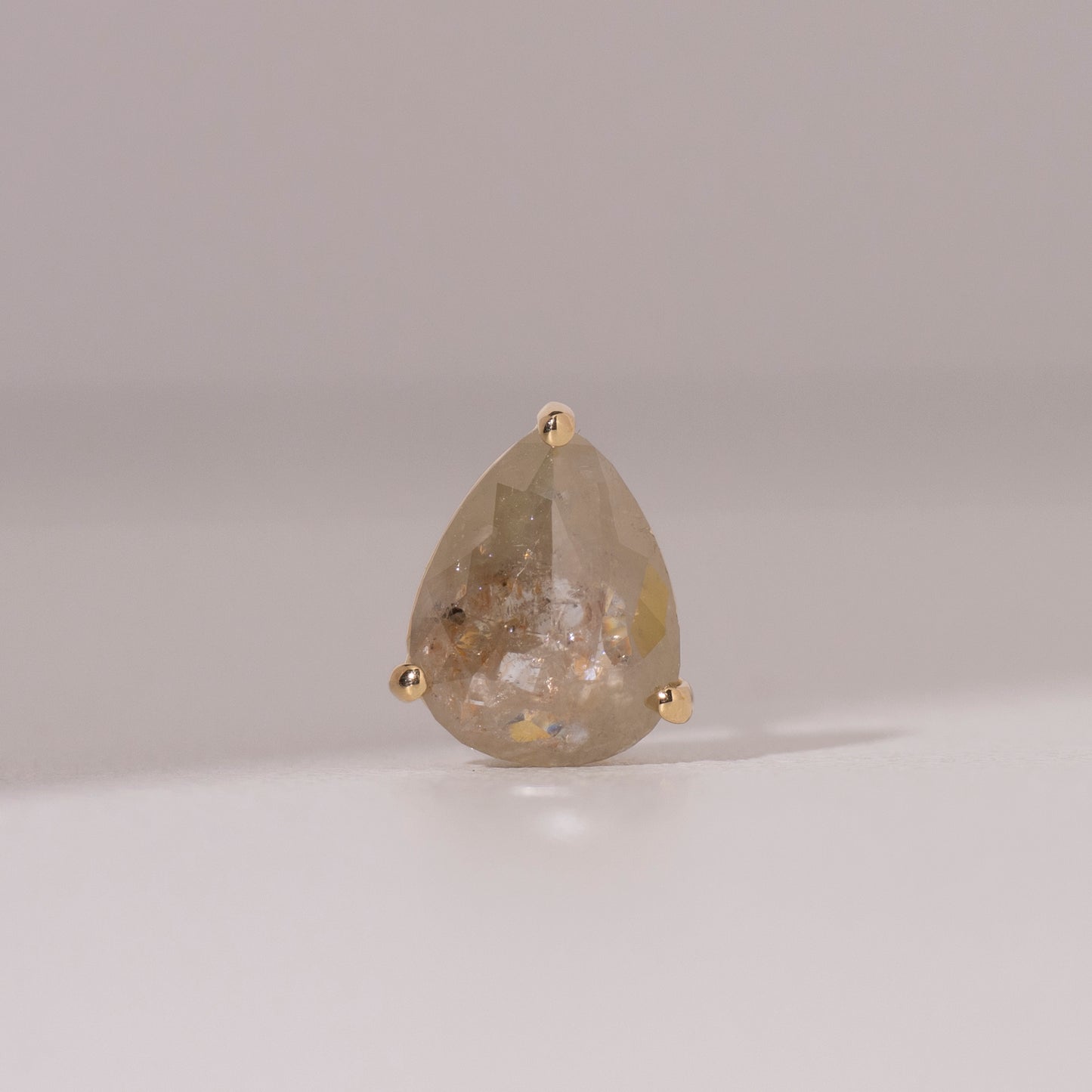 ナチュラルダイヤモンド ピアス K18YG ペアシェイプ 0.62ct (Eps062)